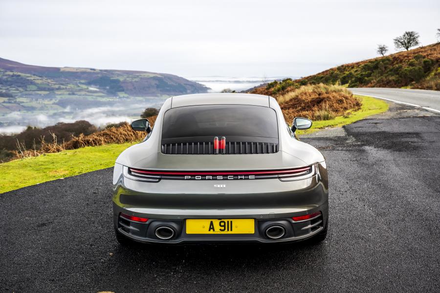  Porsche 911 Carrera (992) 2019 года  (UK) (фото 12 из 32)